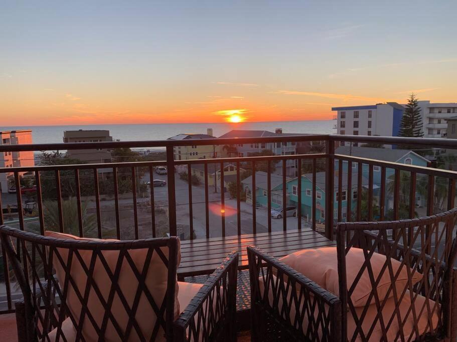 Gulf Coast Gold Private Condo - 2Bed, 2Bath, Sleep 6, Across Street From Beach, Balcony Views Of Sunsets, Beach & Gulf, Pool, Gym เซนต์พีทบีช ภายนอก รูปภาพ